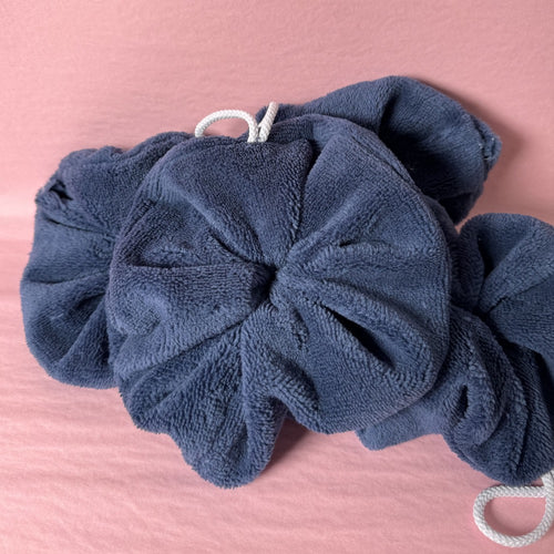 Fleur de douche bleu saphir très douce pratique lavable